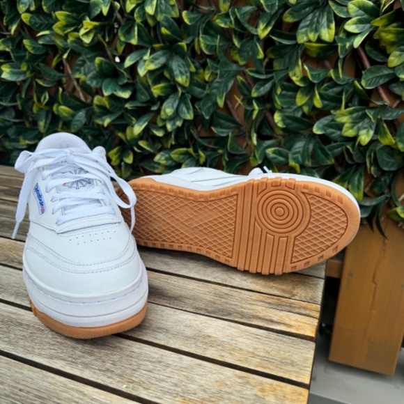 Women's White Reebok Classics - Picture 11 of 11